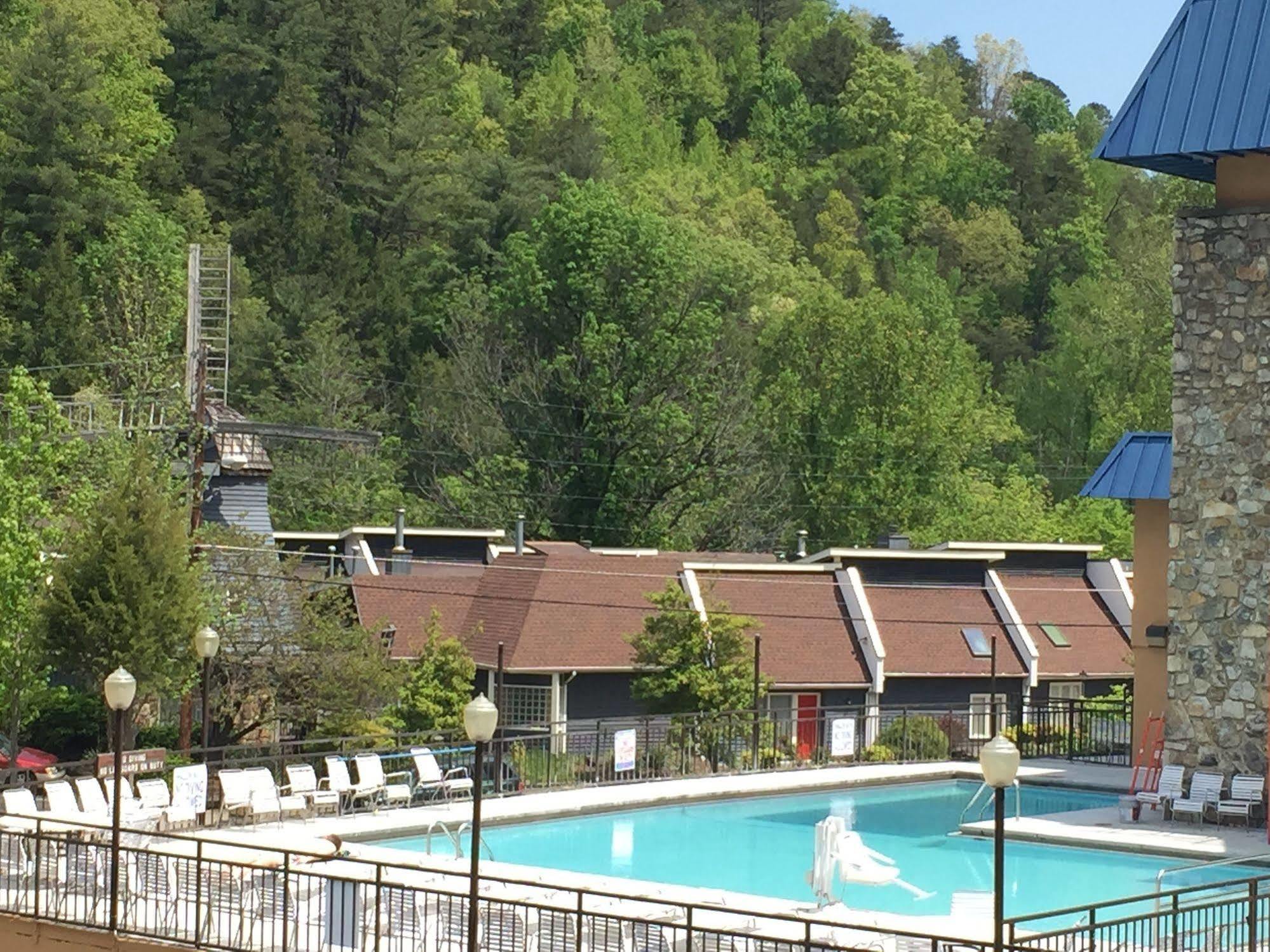 Clarion Pointe Downtown Gatlinburg Hotell Eksteriør bilde